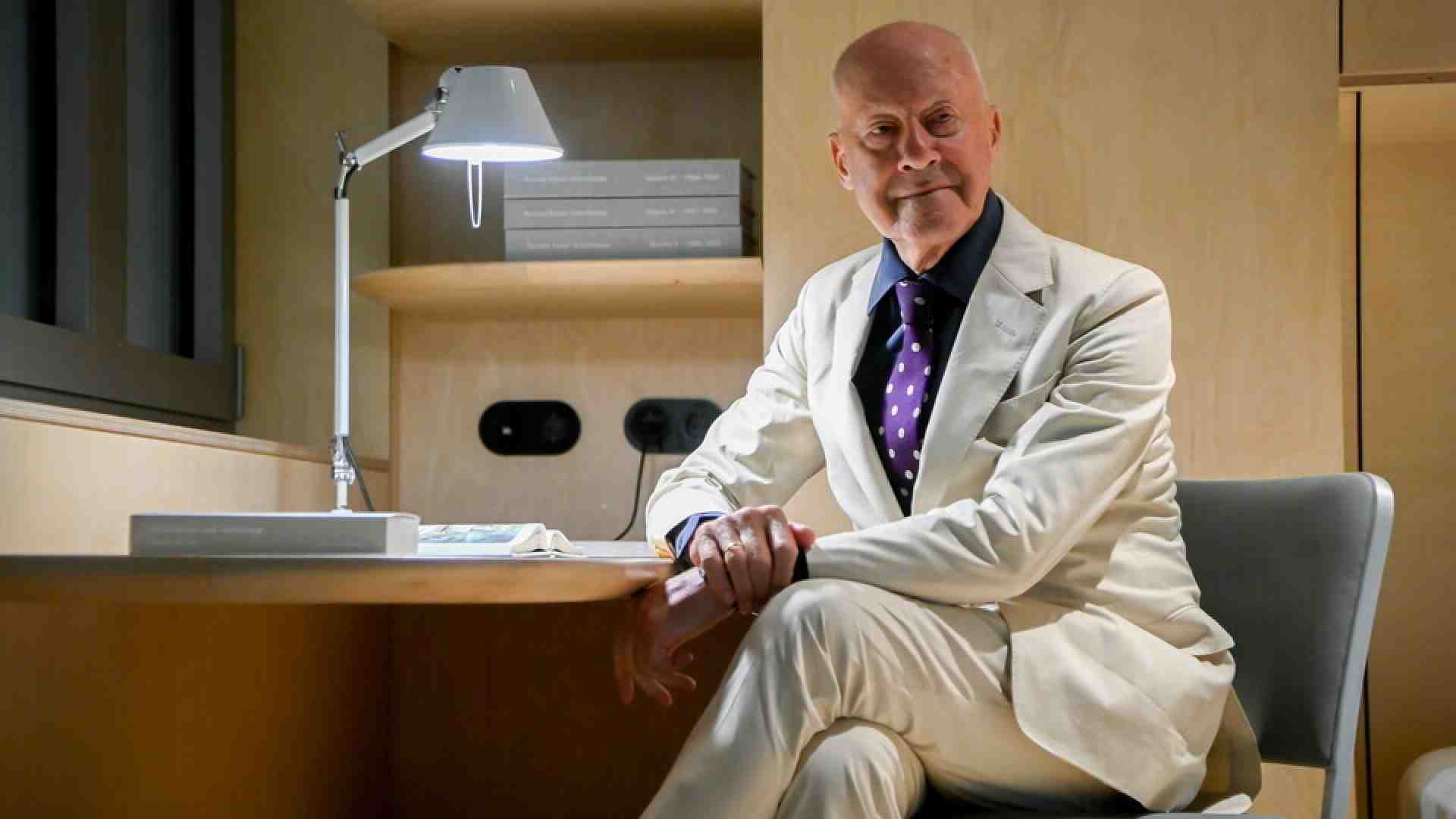 Immagine di E se la magnifica longevità arguta di Lord Foster fossero le sue deliziose “Lapo shoes”?