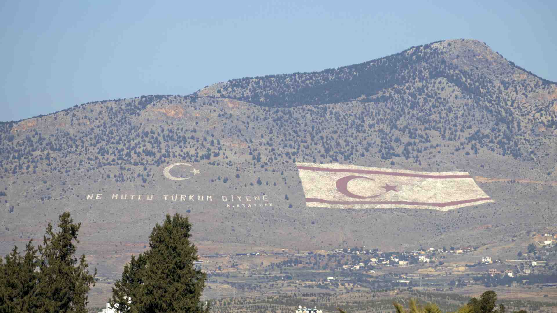Immagine di Si vota nella parte nord di Cipro, tra l’unione delle nazioni turche e i filoeuropei