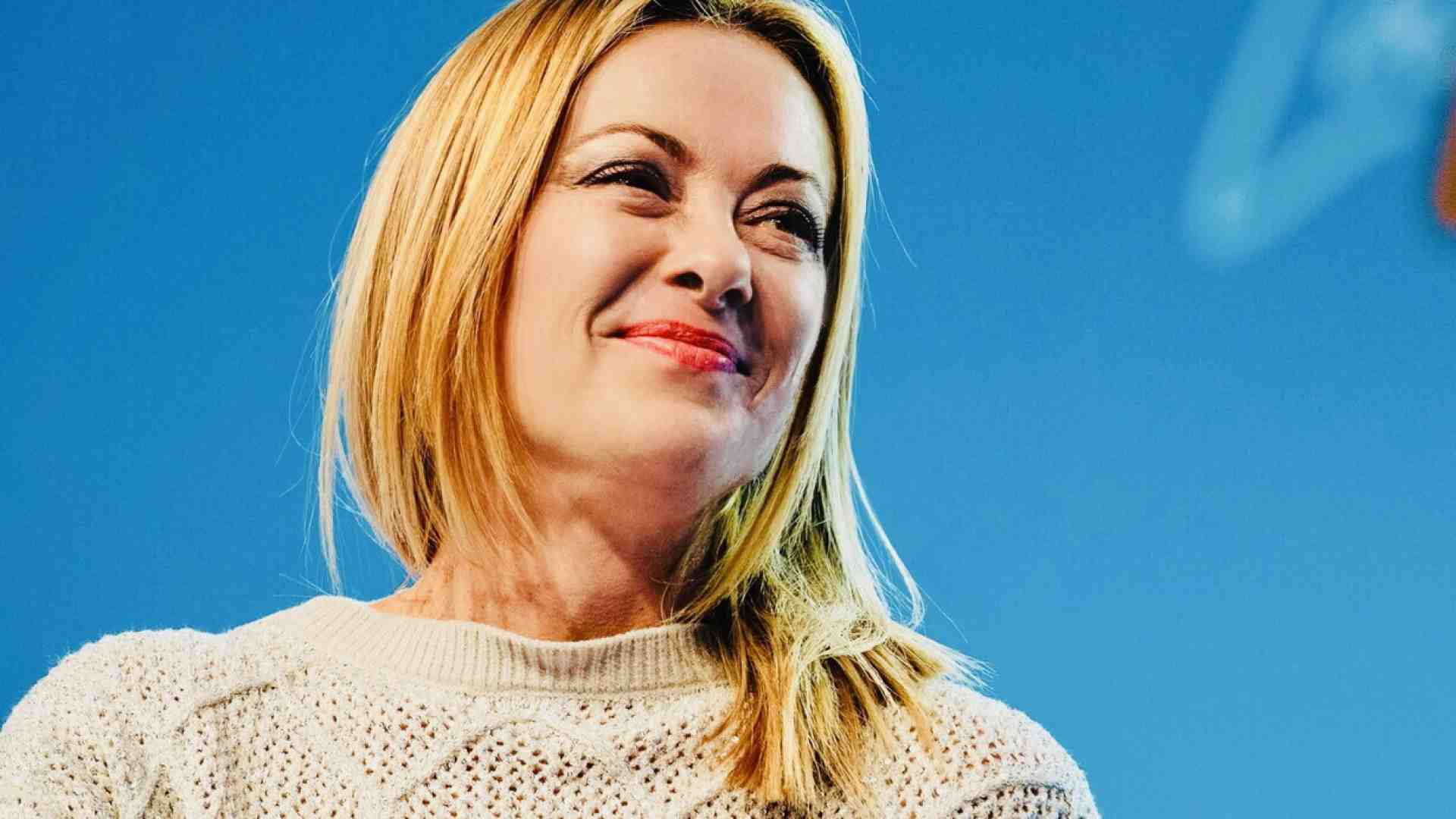 Immagine di Meloni come Craxi: il suo è il terzo governo più longevo, sotto solo a Berlusconi