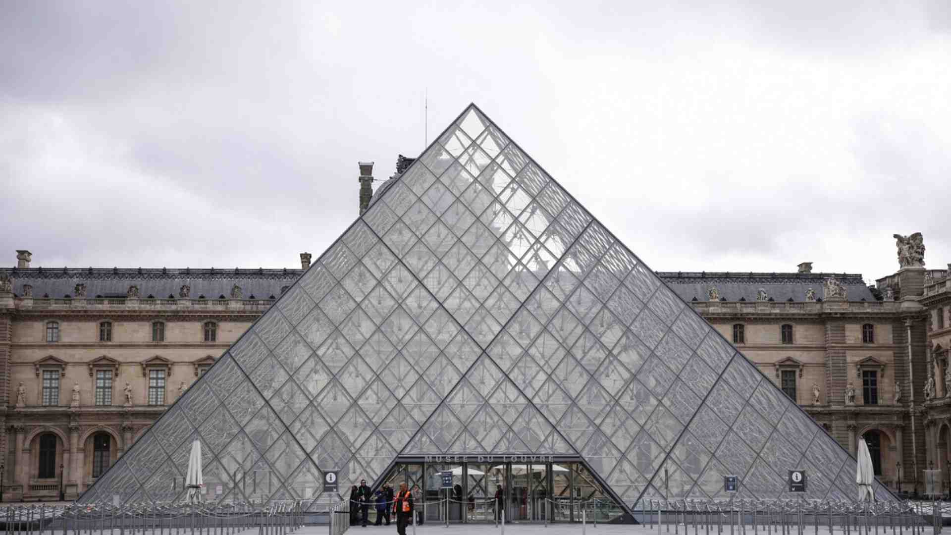 Immagine di Non sono contestatori di Macron: i ladri del Louvre sono in realtà dei monarchici acrobatici