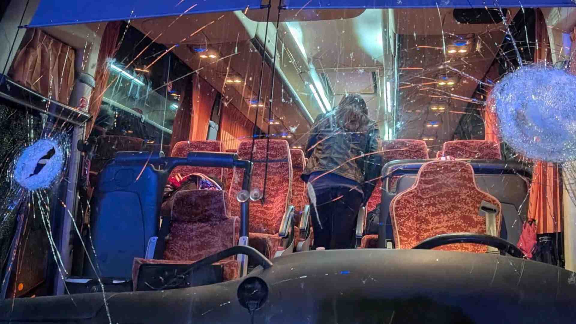 Immagine di Nell'aggressione al pullman del Pistoia basket lo sport e il tifo non c'entrano: c'entra la follia del branco