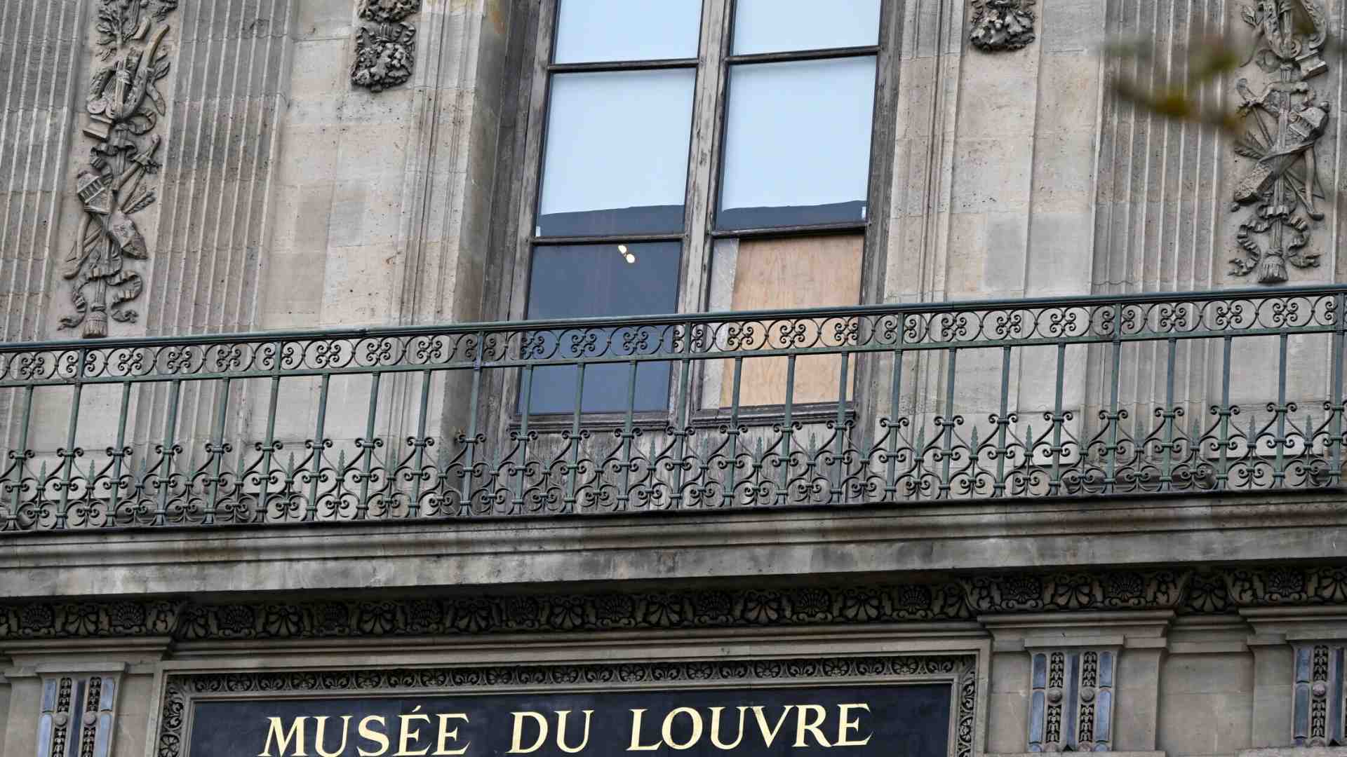 Immagine di Il colpo al Louvre è riuscito perché i tesori francesi non sono ben protetti