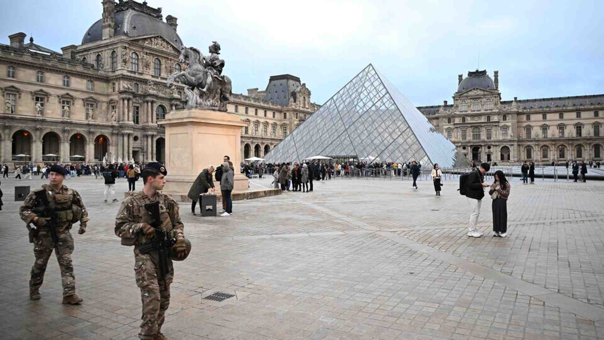 Immagine di Dal Louvre a Trump, l'ossessione per i gioielli della corona