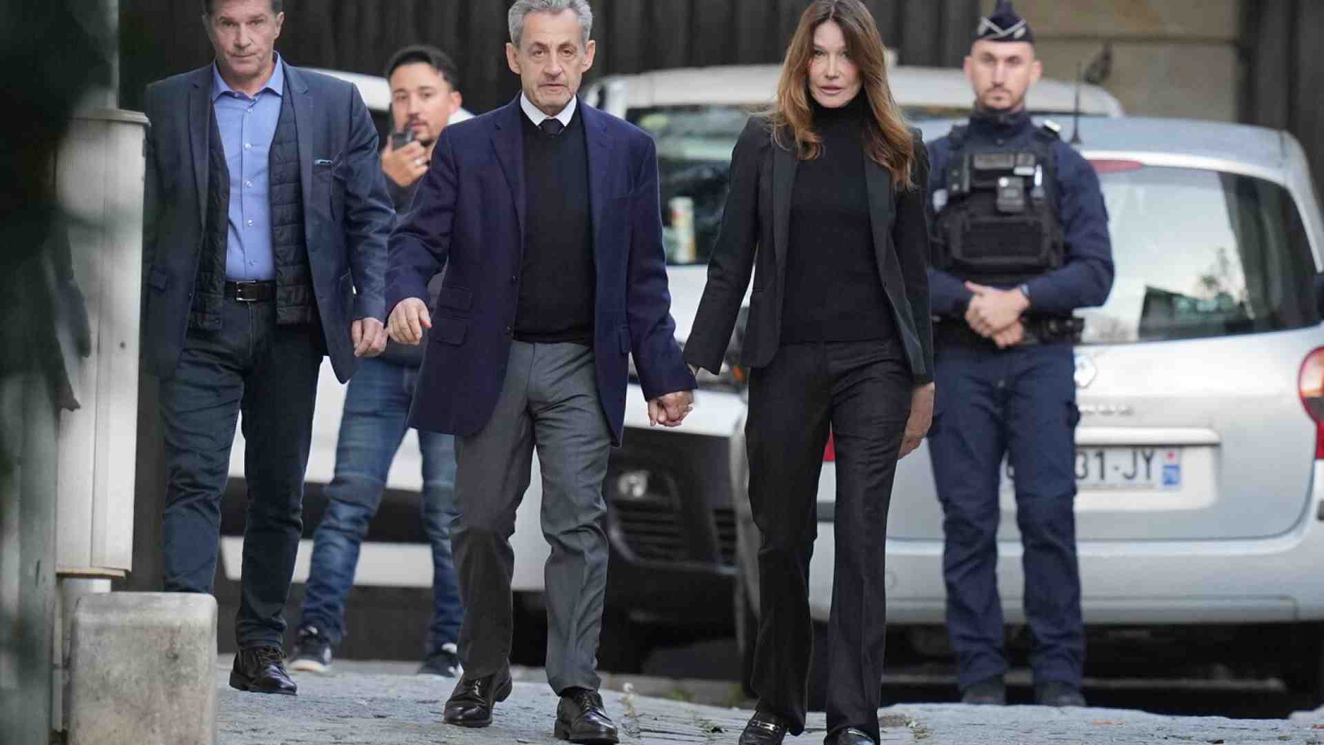 Immagine di Sarkozy va in carcere: “Non ho paura, terrò la testa alta"