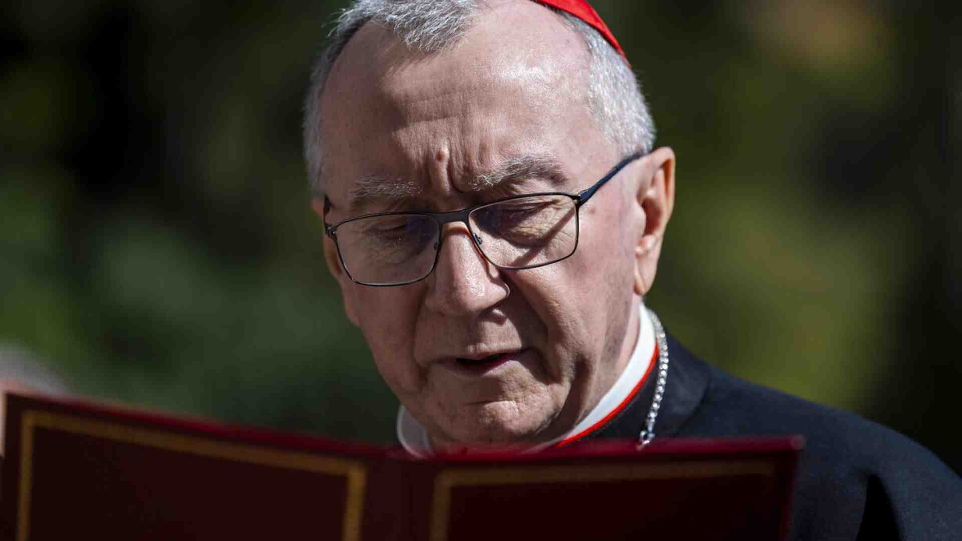 Immagine di Parolin legga la Bibbia
