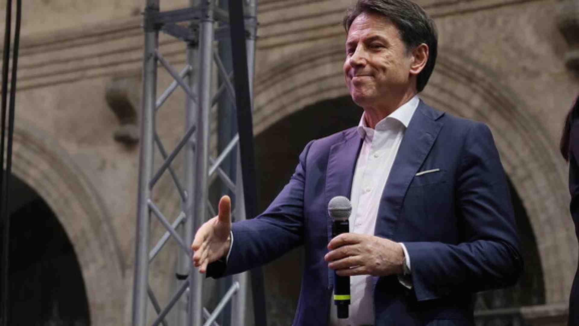 Immagine di Giuseppe Conte ha un ghostwriter d'eccezione