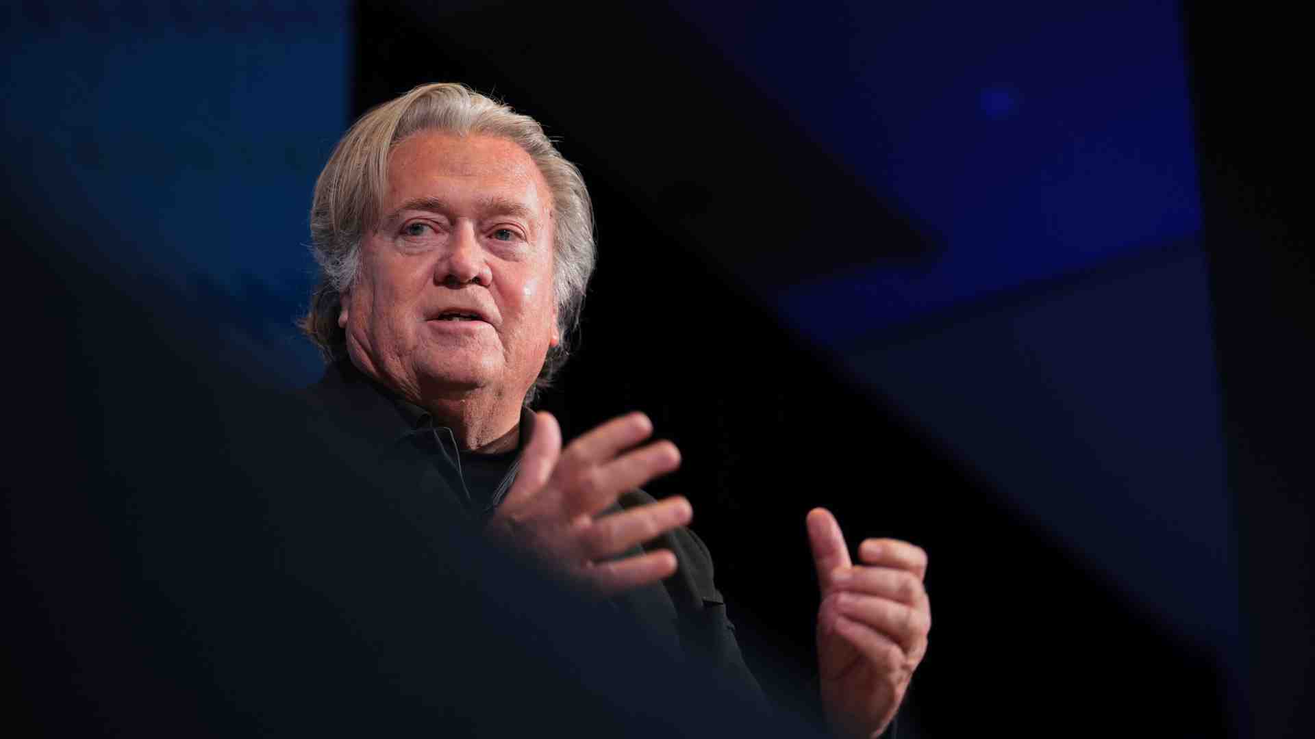 Immagine di Steve Bannon a tutto campo, tra terzo mandato di Trump e internazionale populista
