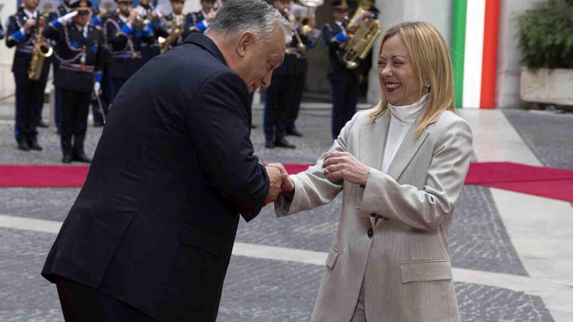 Immagine di Meloni vede Orbán: Ucraina, agenda europea e migranti al centro del colloquio
