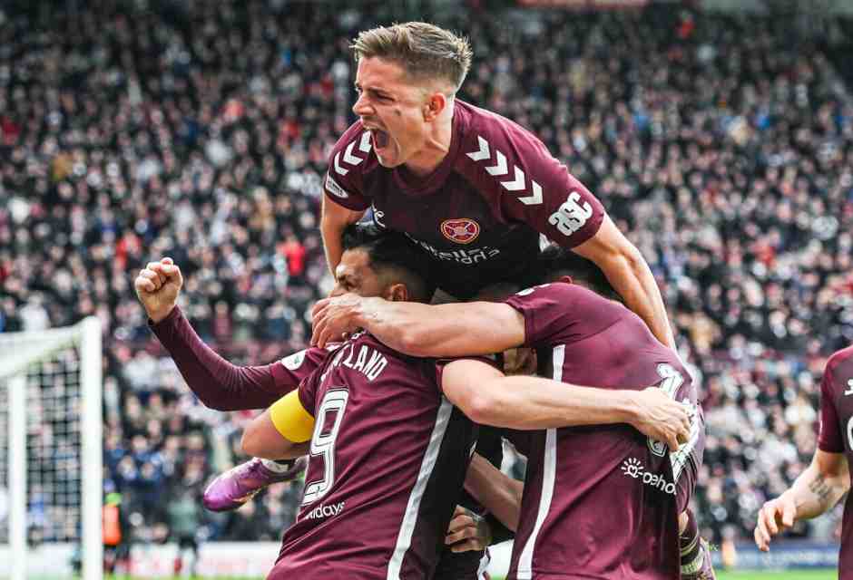 I giocatori del Hearts of Midlothian festeggiano la vittoria contro i Celtic Glasgow (foto Getty Images)&nbsp;<br />