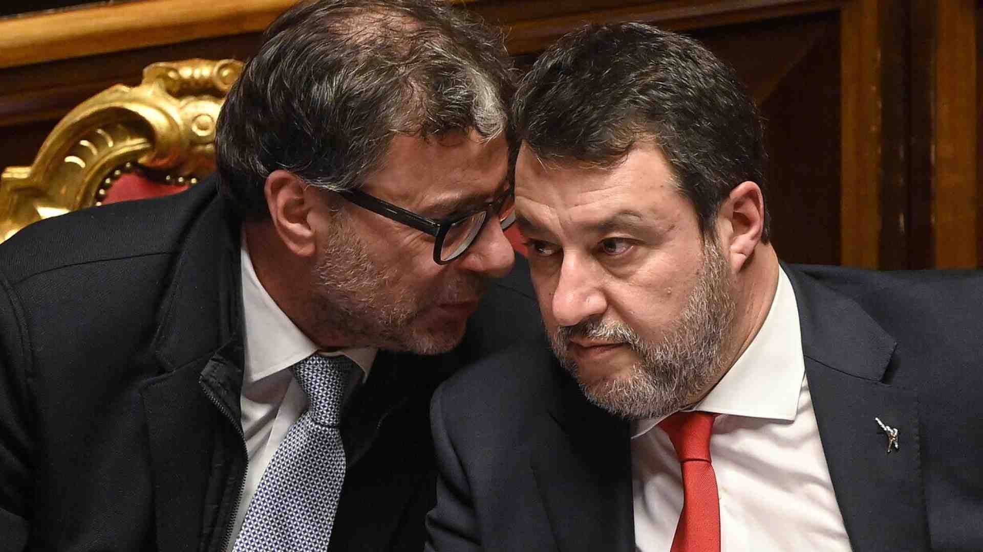 Immagine di Salvini chiede ancora aiuto a Giorgetti, "non mi massacrare". Il ministro: “Sugli affitti brevi non ero distratto”