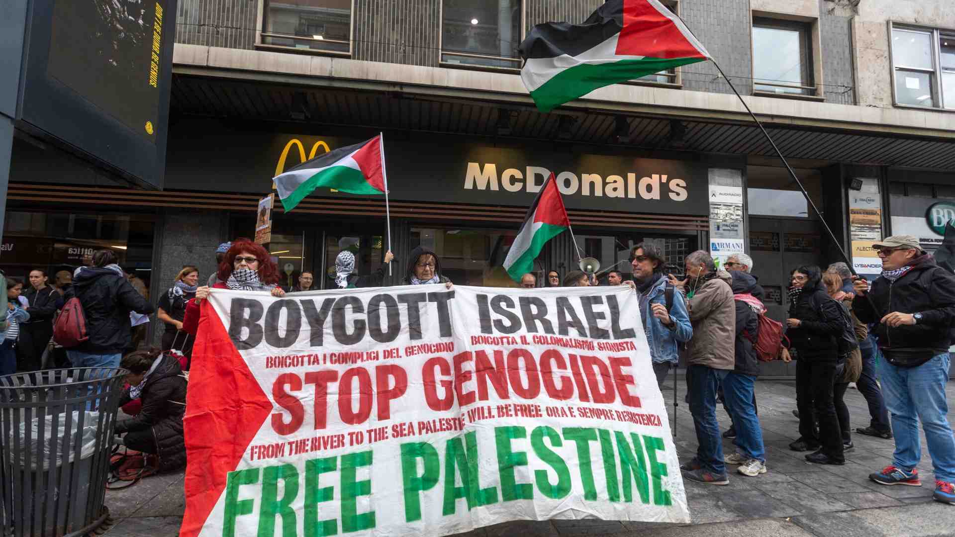 Immagine di In piazza contro l’antisemitismo che ormai si porta anche a cena