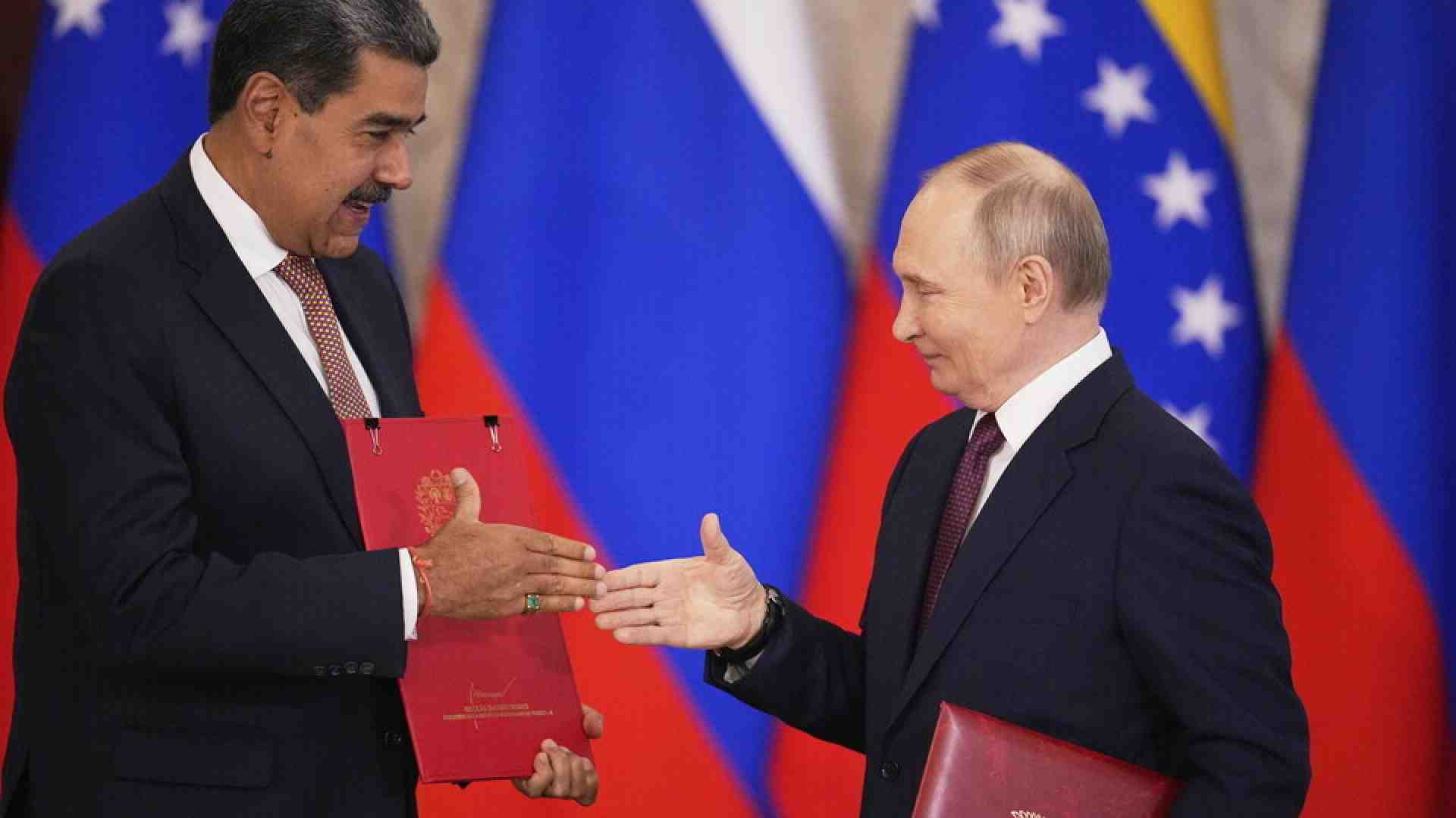 Immagine di Putin in soccorso di Maduro