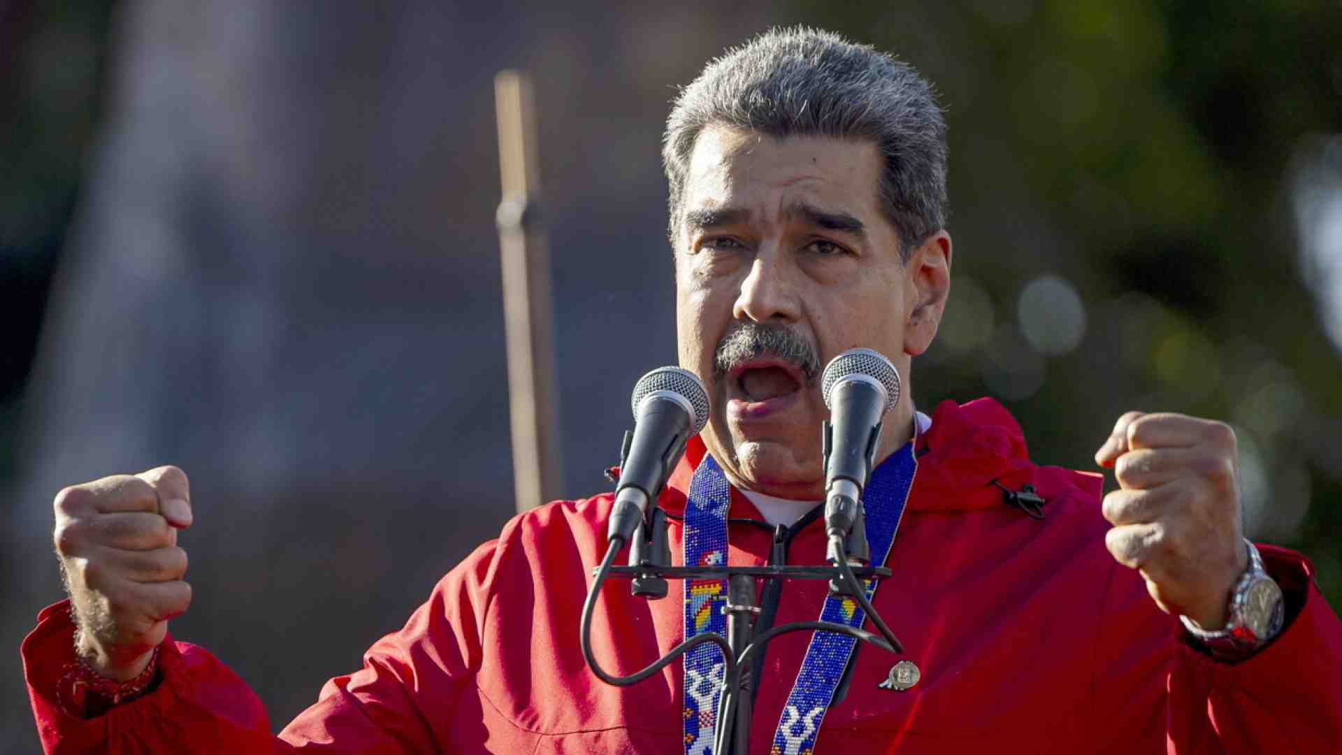 Immagine di Alle minacce di Trump, Maduro risponde con la repressione interna