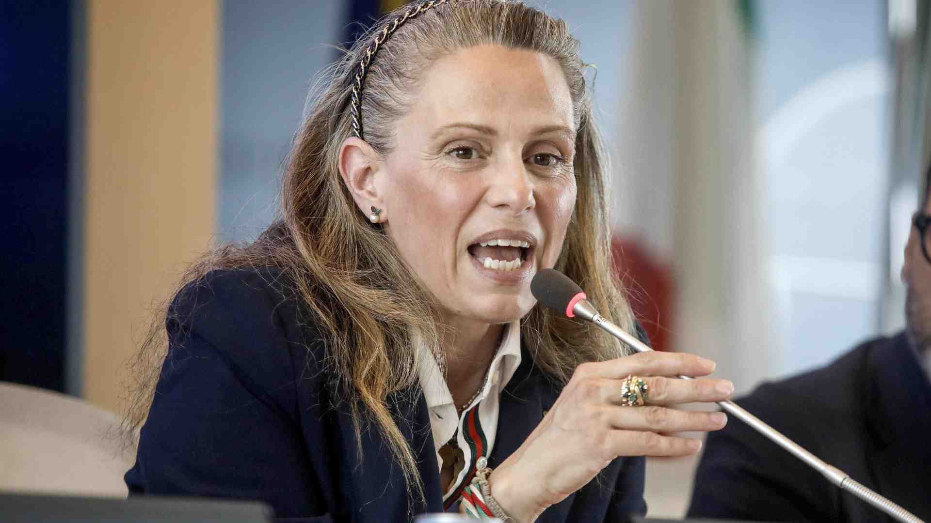 Immagine di Le tendenze no vax e lo sgarbo a La Russa, chi è Federica Picchi, la sottosegreteria di Fdi sfiduciata in Lombardia
