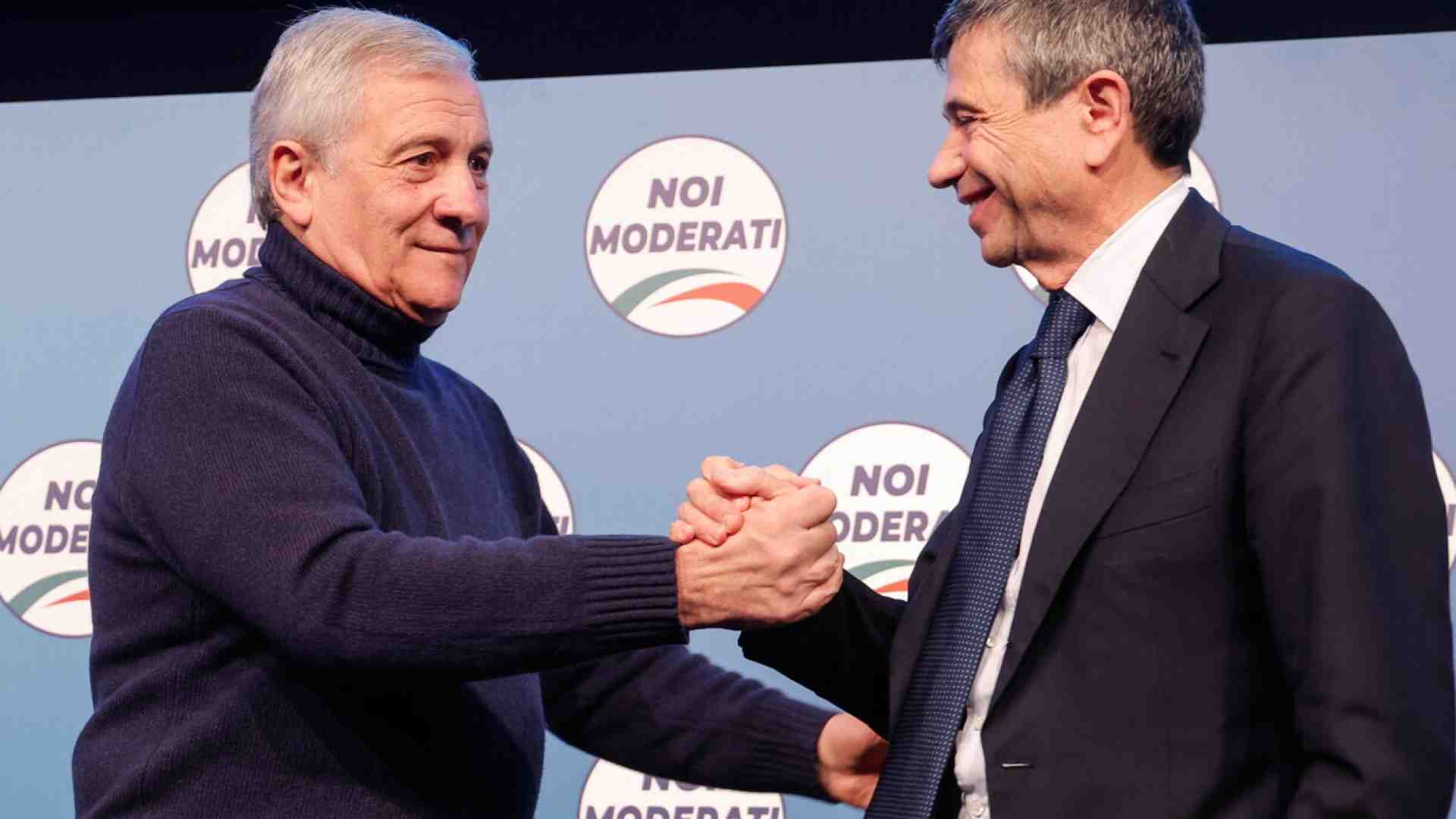 Immagine di In Campania scompare il nome di Lupi dai manifesti, poi la destra rimedia. FI tenta Brugnaro