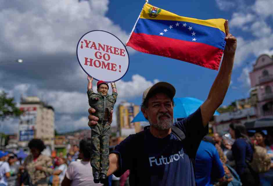 Maduro stringe la morsa mentre Trump valuta le opzioni di guerra