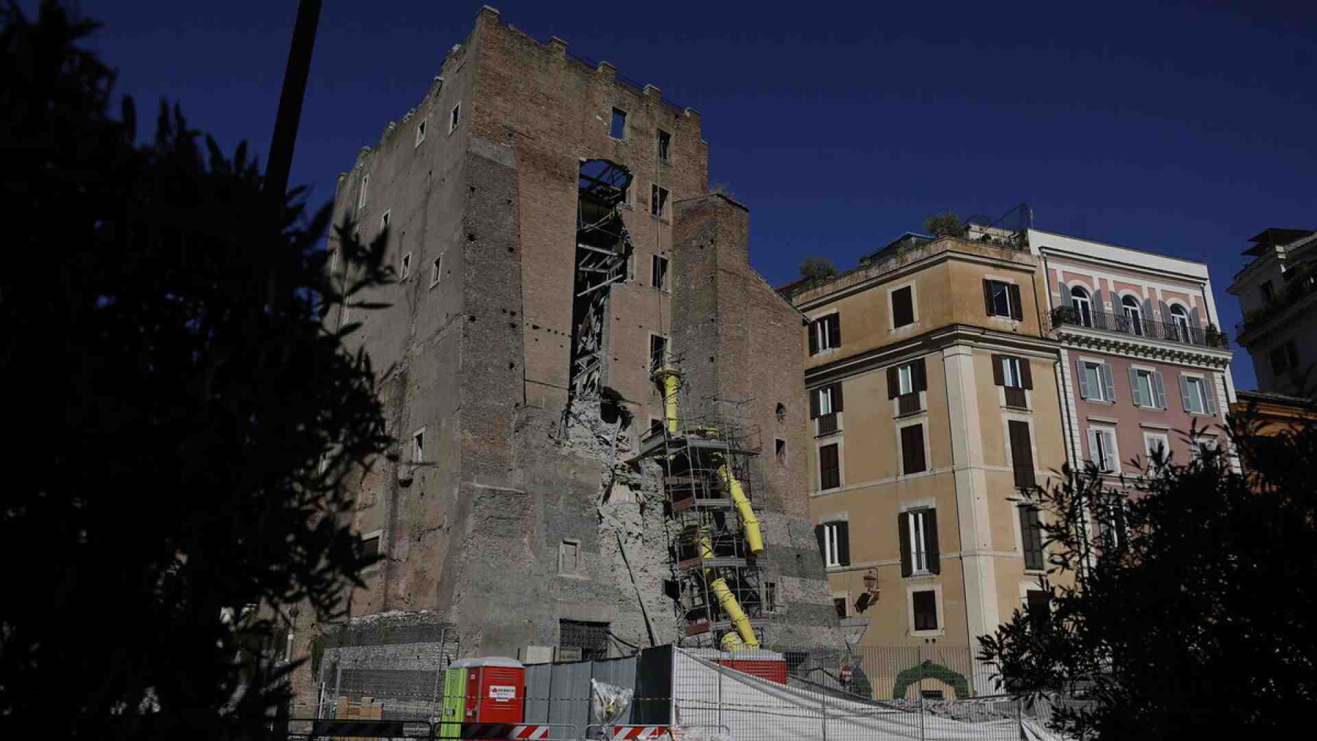 Immagine di La Torre dei Conti a rischio parziale demolizione