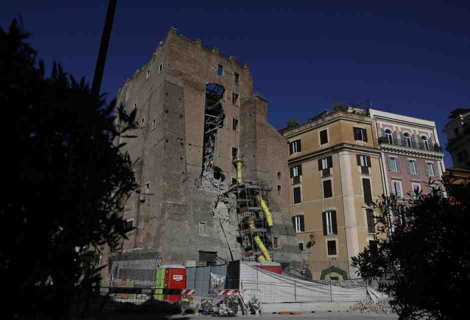 La Torre dei Conti a rischio parziale demolizione