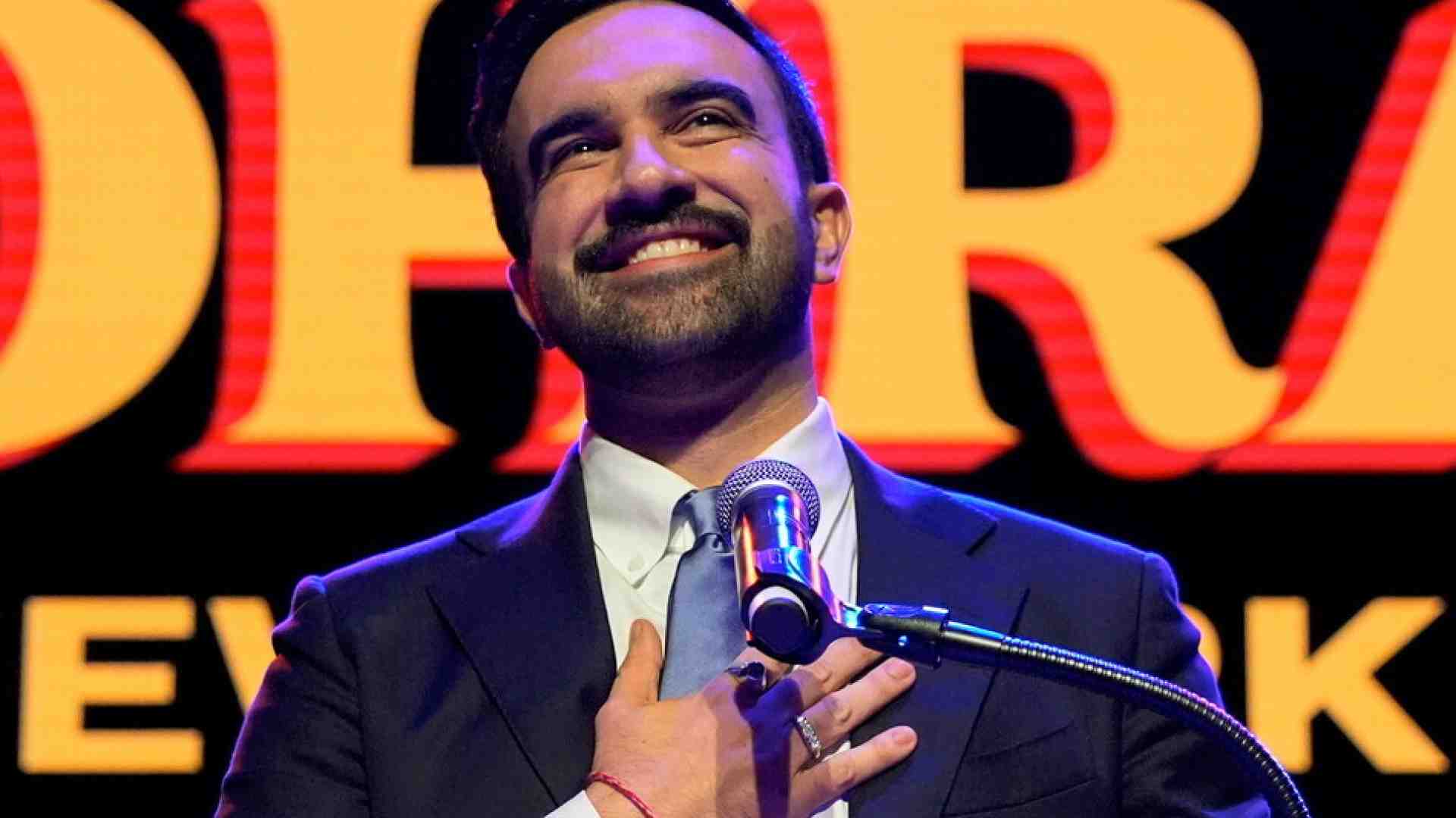 Immagine di Mamdani è la perfetta espressione vestimentaria del trentenne di successo di oggi