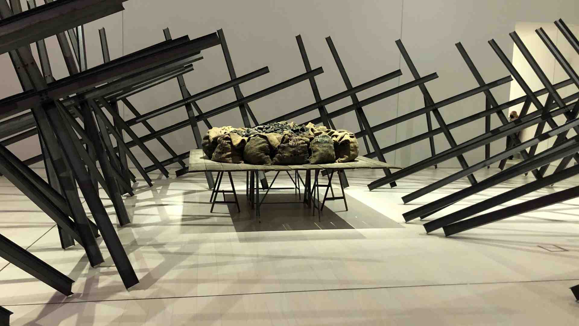 Immagine di Tra Kounellis e Warhol, due crisi identitarie occidentali in mostra