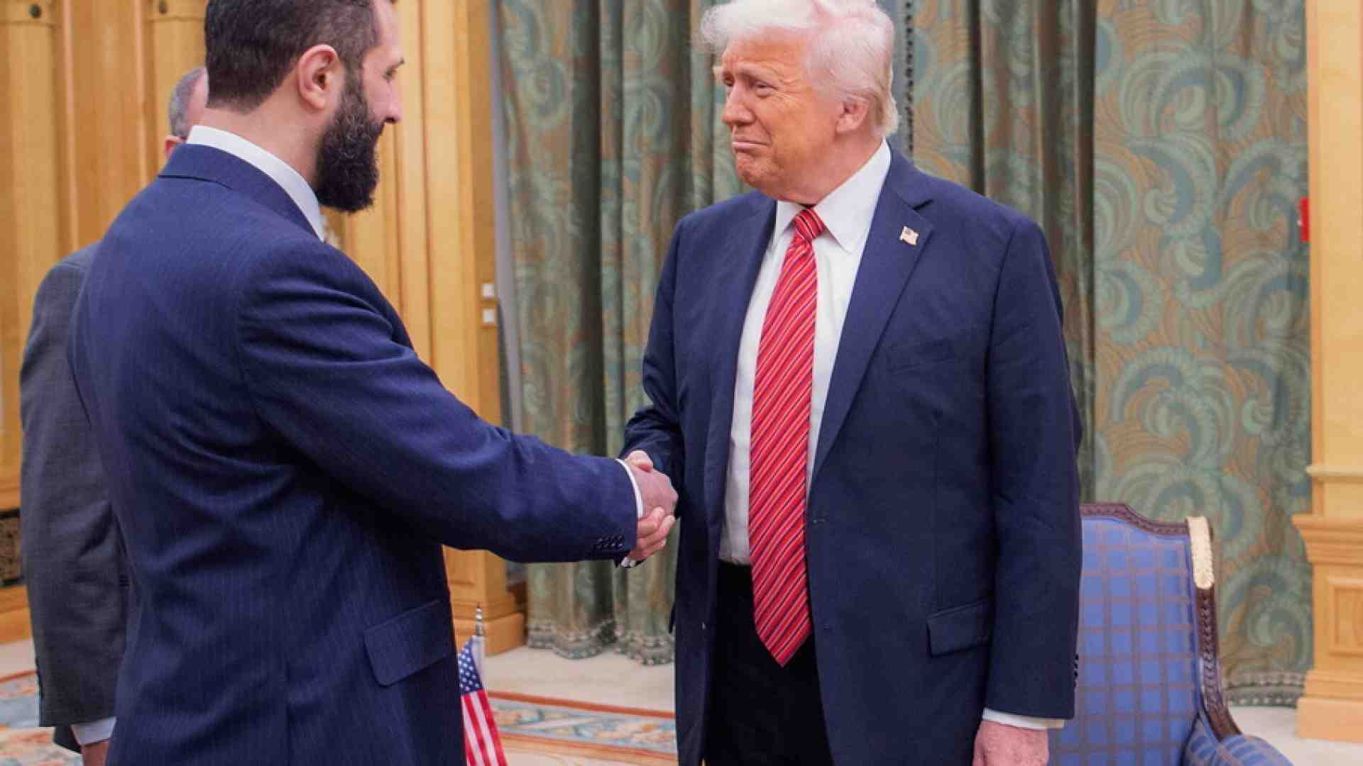 Immagine di Sharaa vede Trump. Da terrorista a primo presidente siriano alla Casa Bianca. “Voglio liberarmi del passato”