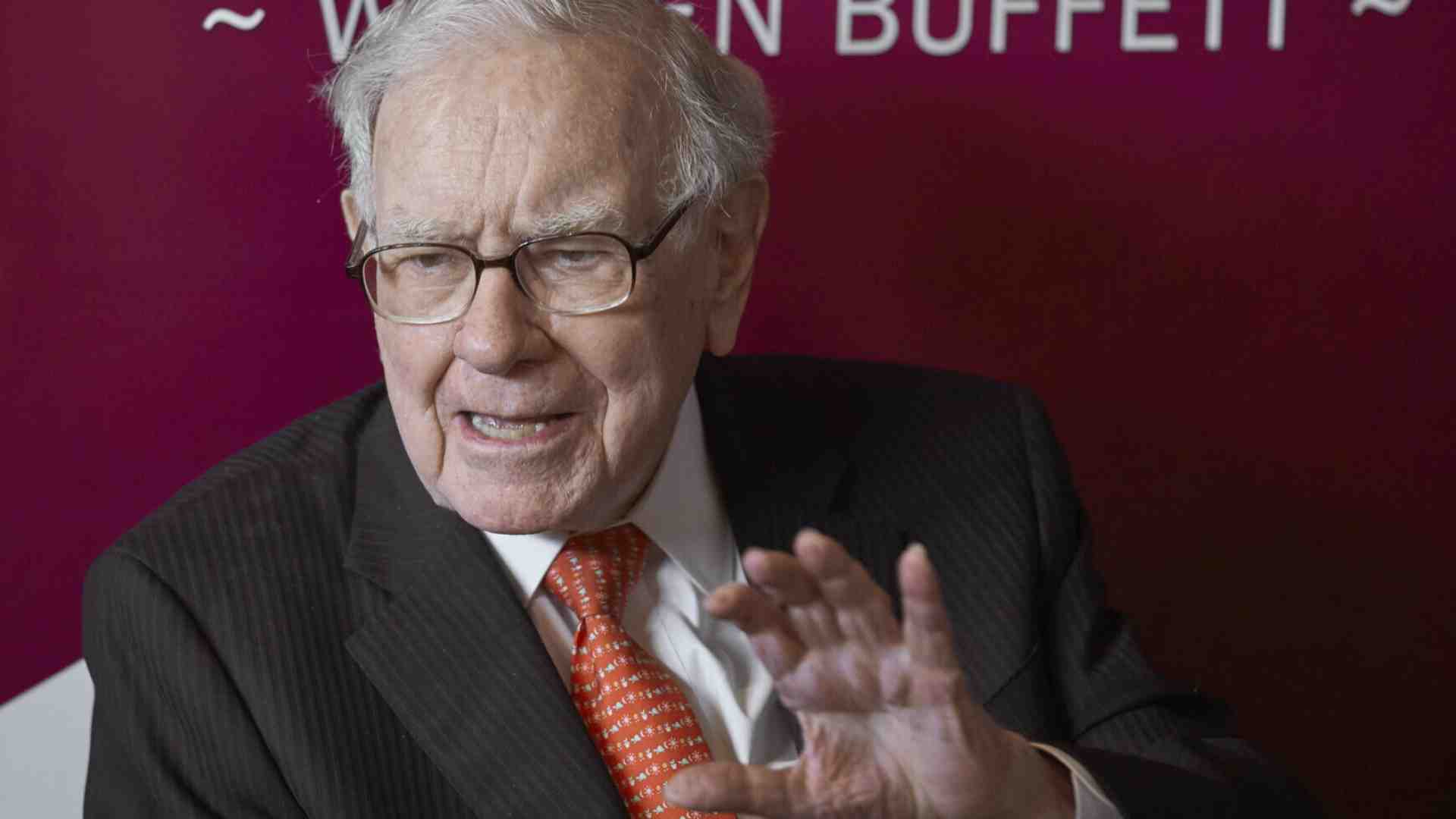 Immagine di Buffet e Trump, i due volti opposti dell'America