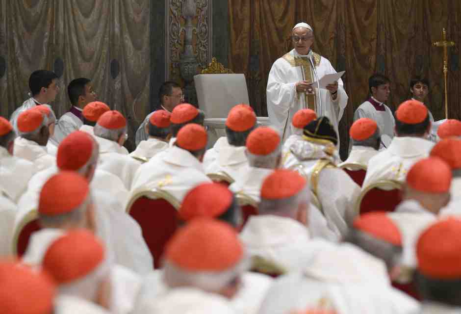 Dopo dodici anni il Papa raduna i cardinali in concistoro straordinario. Il pontificato entra nel vivo