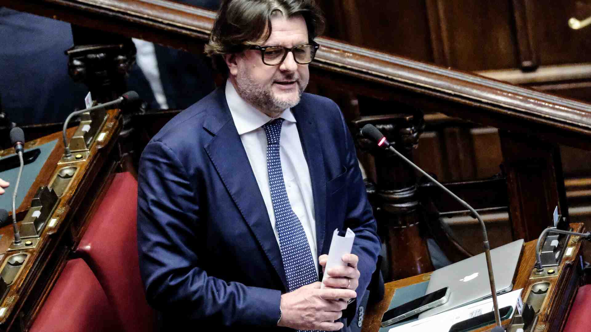 Immagine di Pace tra governo e Bankitalia. “Panetta è superpartes. Nella audizione non ci sono giudizi politici”, dice Osnato (FdI)