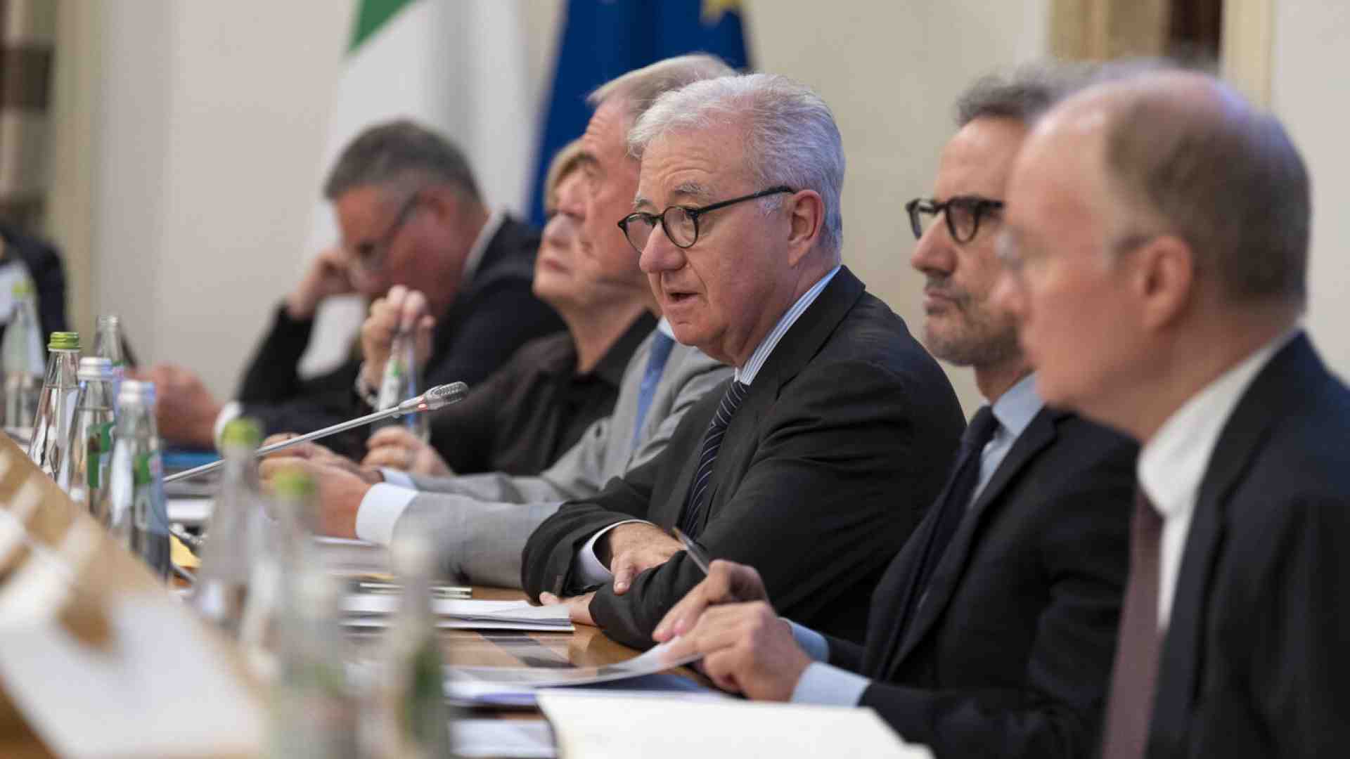 Immagine di Sull'ex Ilva i sindacati accusano il governo: "L'unico piano è la chiusura". Altri 6.000 in cassa integrazione