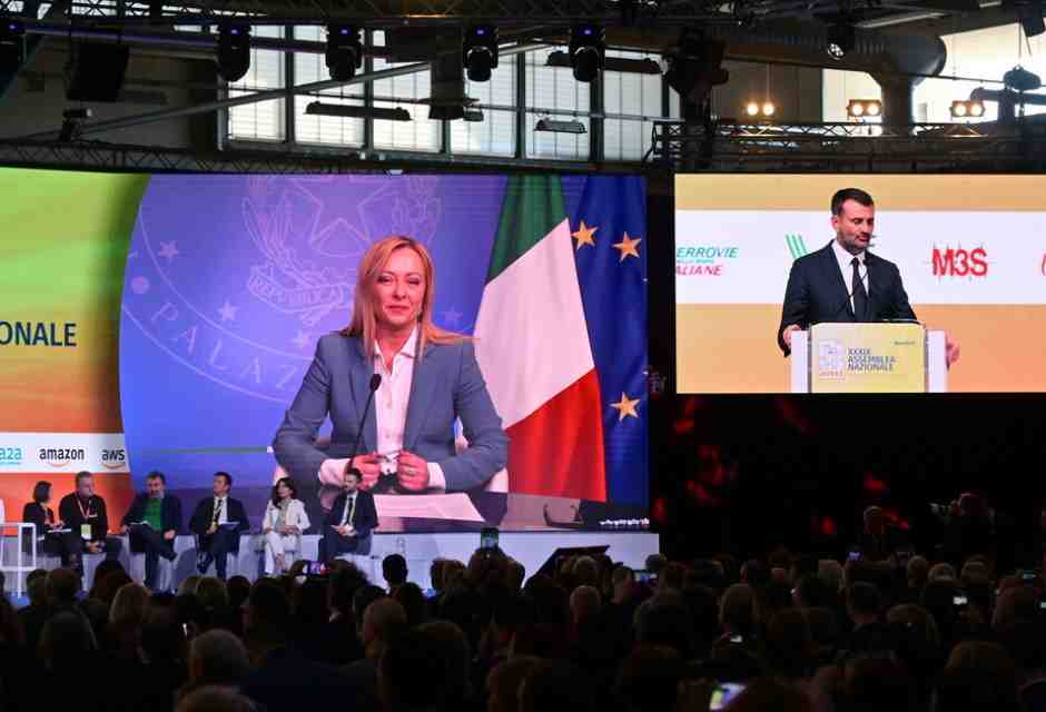 “Nessuno si arrenda al declino dei nostri borghi”, dice Giorgia Meloni all'Anci