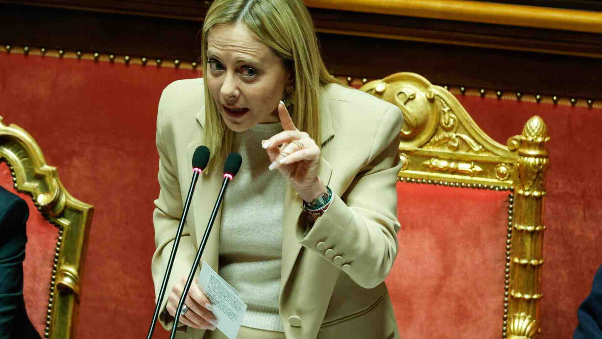 Immagine di Meloni e "le balle" sul referendum. Archivi e teche Rai a setaccio contro le "patacche" di Gratteri. La controffensiva