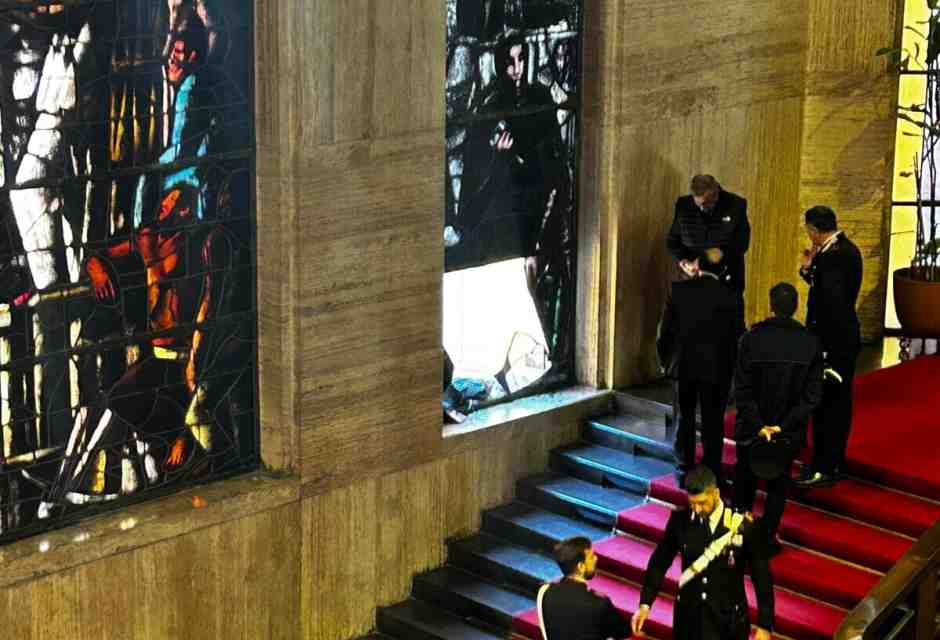 Una vetrata di meno. L'incidente al Mimit che ha distrutto una parte dell'opera di Mario Sironi