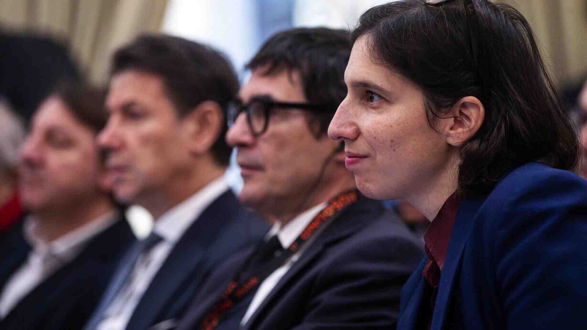 Immagine di Il campo largo (senza Azione) presenta 16 emendamenti. Renzi dice sì al salario minimo