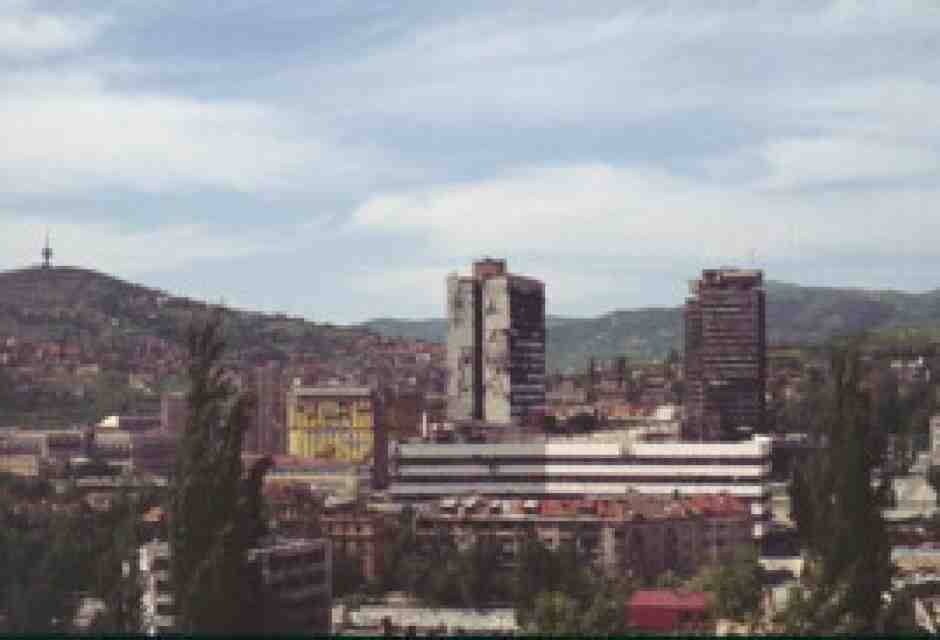 Sarajevo nel maggio '96 dopo l'assedio (foto di Quasimodogeniti su Wikimedia Commons)