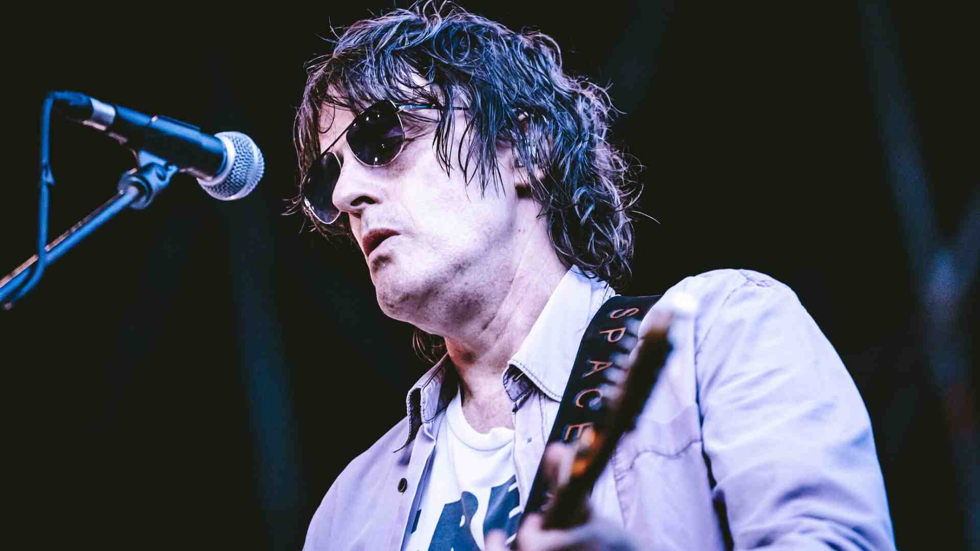 Immagine di Chiacchierata con Jason Pierce degli Spiritualized, l’artista riluttante che continua a inseguire l’impossibile