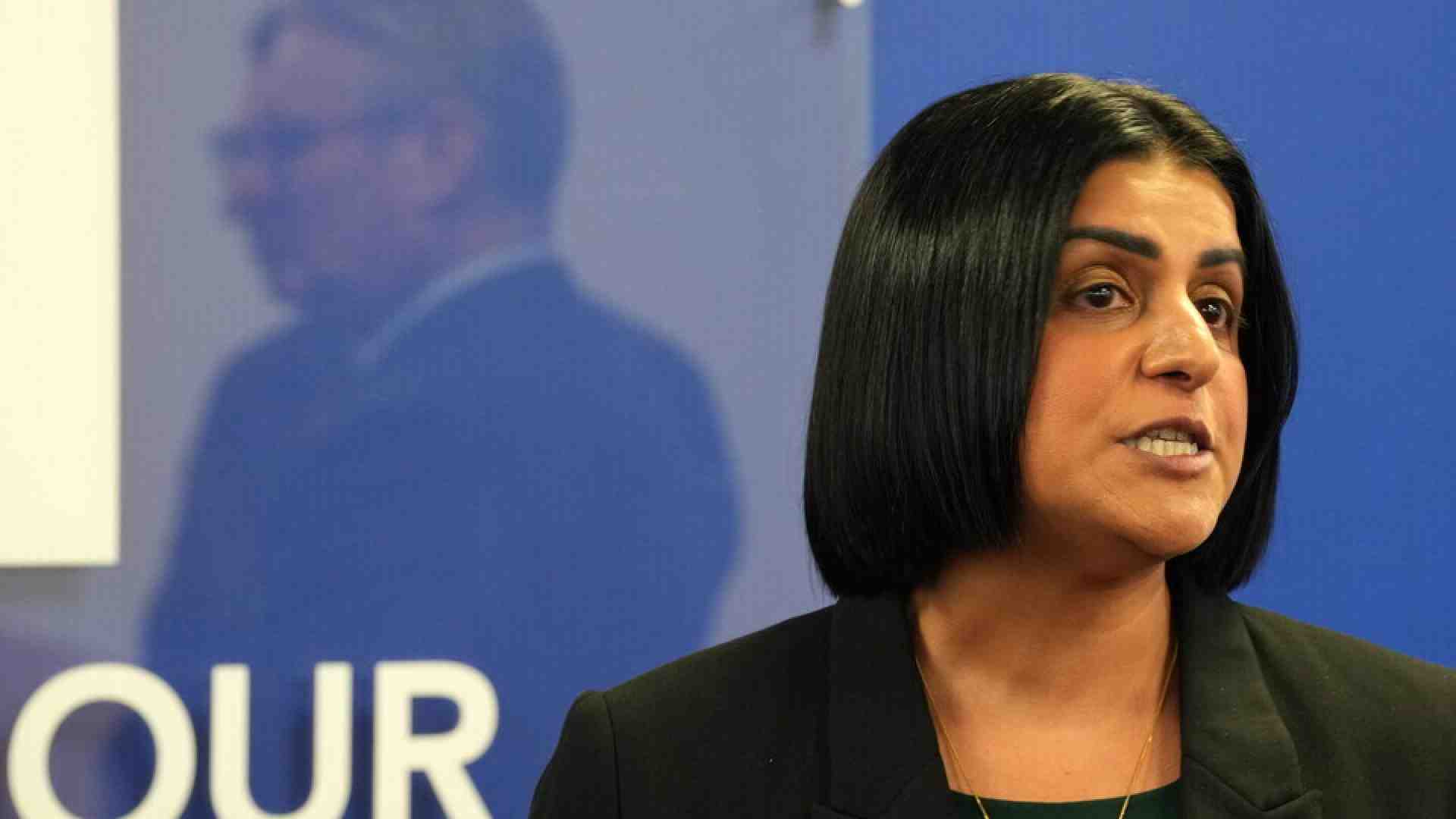 Immagine di Il governo inglese riforma le politiche d'immigrazione, tra mille polemiche (e un furbissimo Farage)