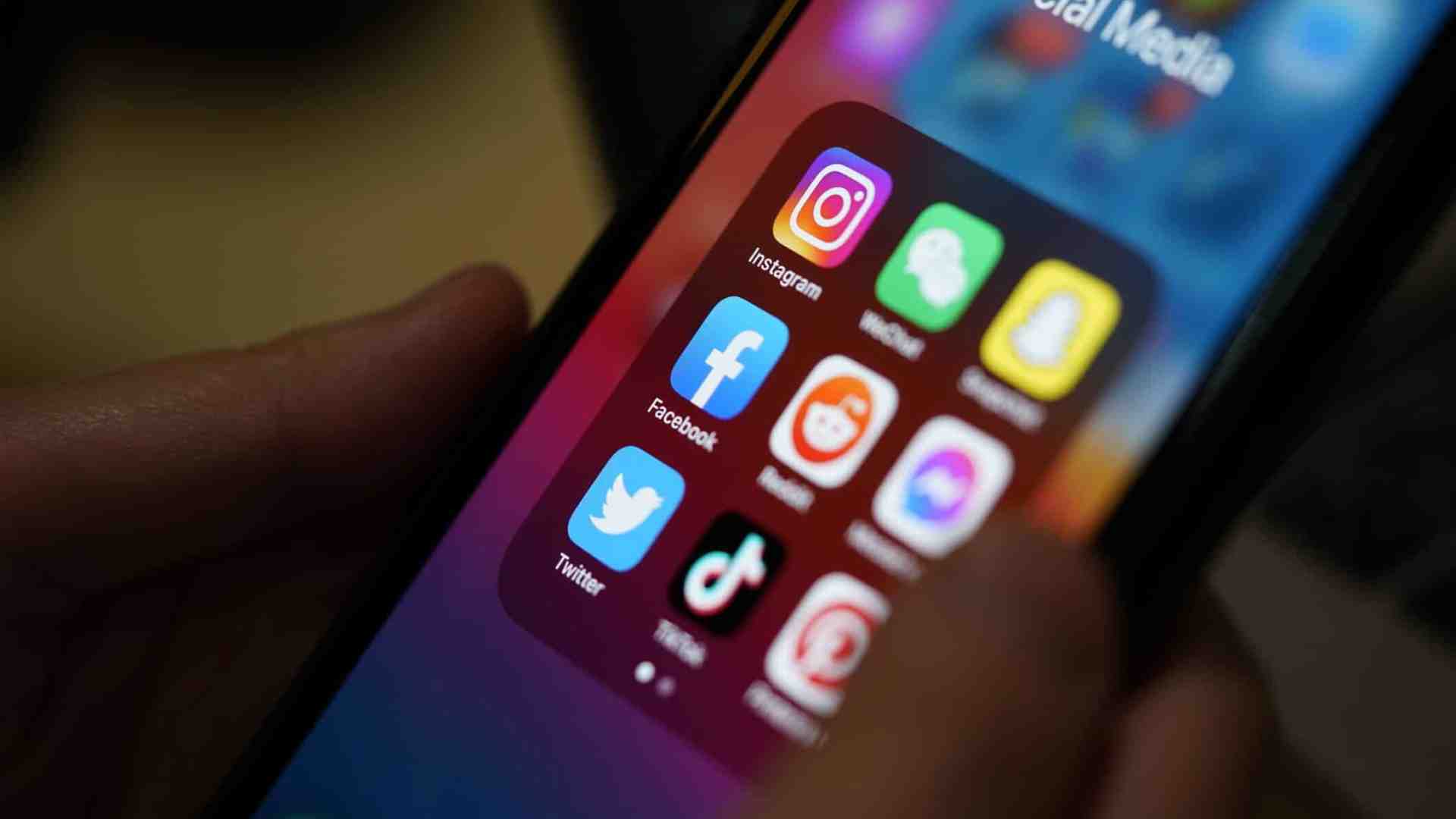 Immagine di Perché "parasocial" è stata scelta come parola dell'anno dal Cambridge Dictionary