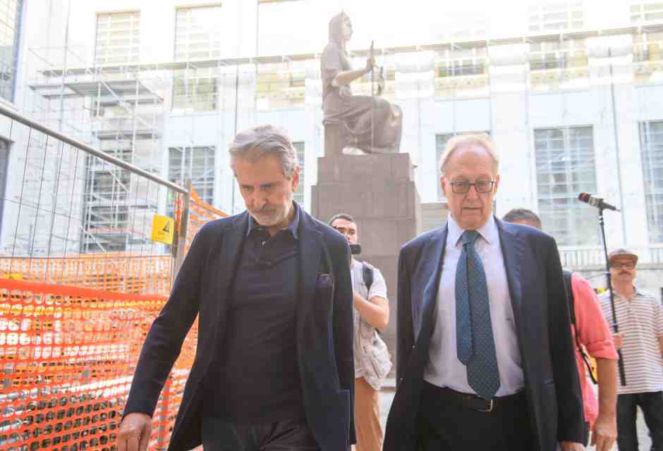 L'ex assessore Giancarlo Tancredi accompagnato dall&rsquo;avvocato per l&rsquo;udienza al tribunale del riesame per il caso urbanistica (foto Claudio Furlan/Lapresse)&nbsp;<br />