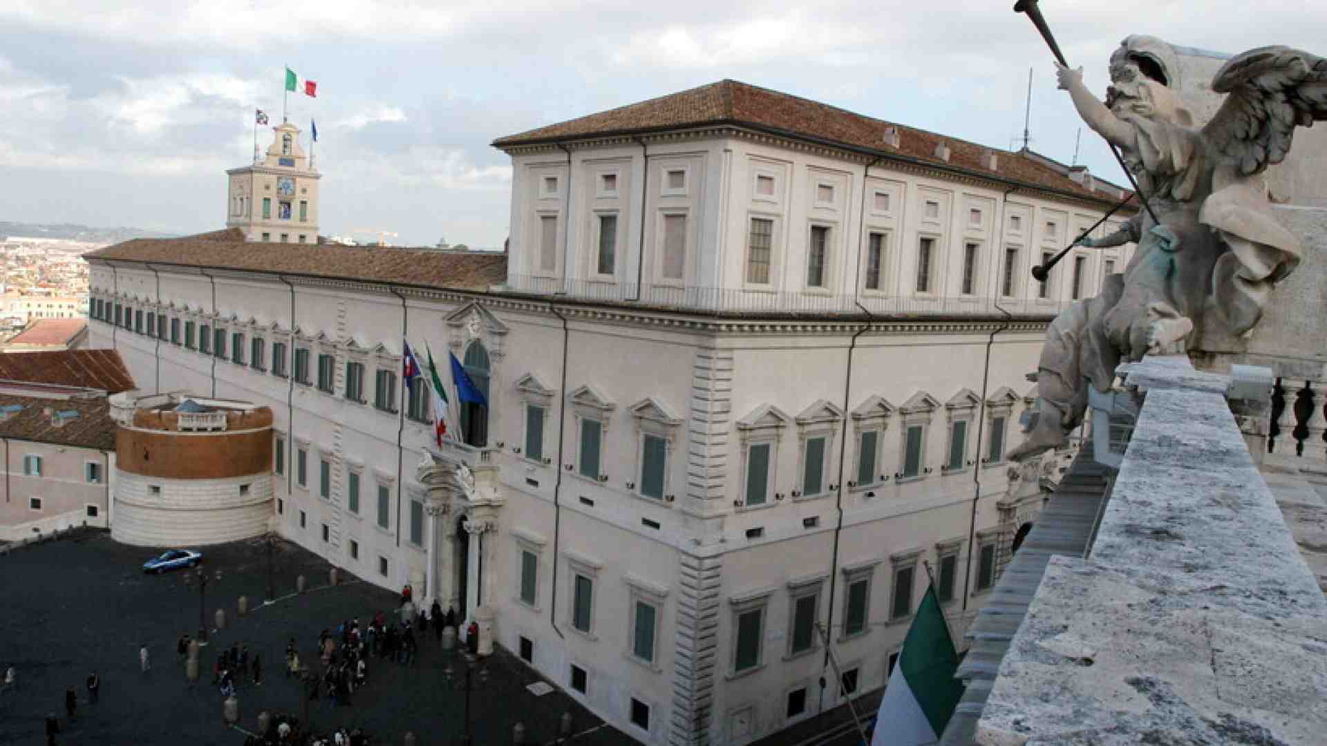 Immagine di Il Quirinale non rischia a palazzo, ma nei salotti satolli di vino e lasagnette