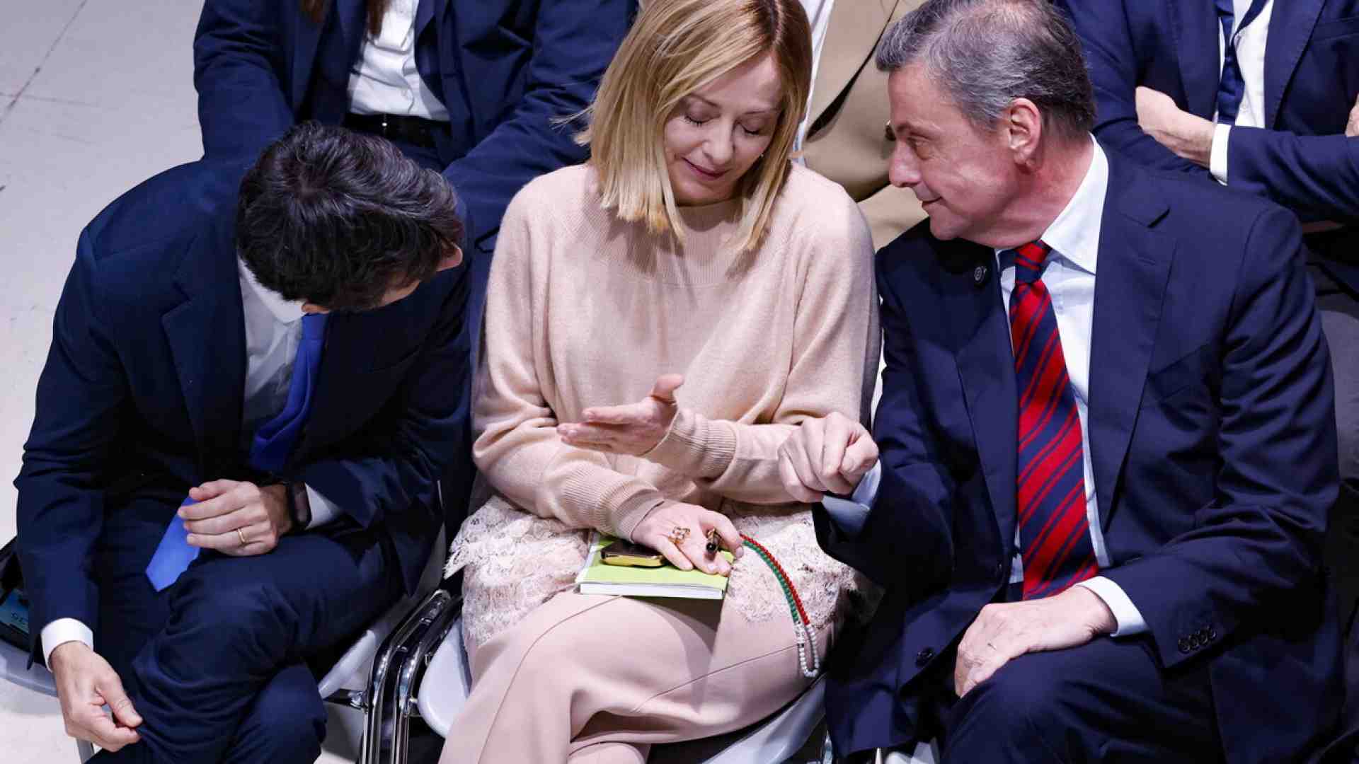 Immagine di Calenda: "Meloni ha cambiato linea su Kyiv. Ora deve scegliere: o Trump o l'Europa"