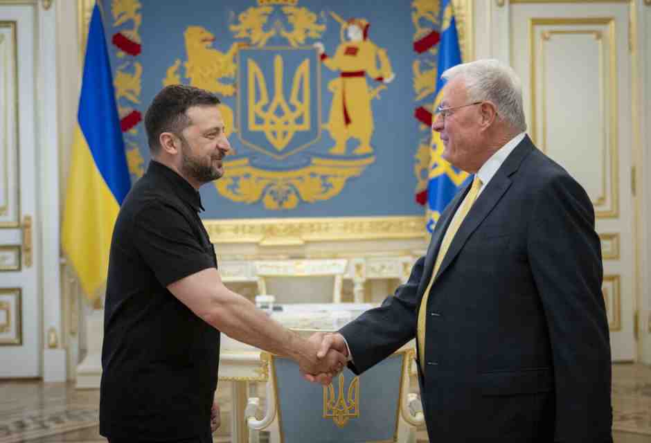 Un'immagine dell'incontro tra Volodymyr Zelensky e Joseph Keith Kellogg a Kyiv il 14 giugno del 2025 (foto Ap, via LaPresse)&nbsp;<br />