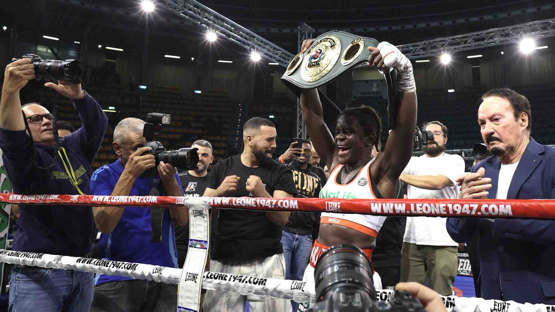Immagine di Quelle ragazze venute del Camerun che sognano in maglia azzurra