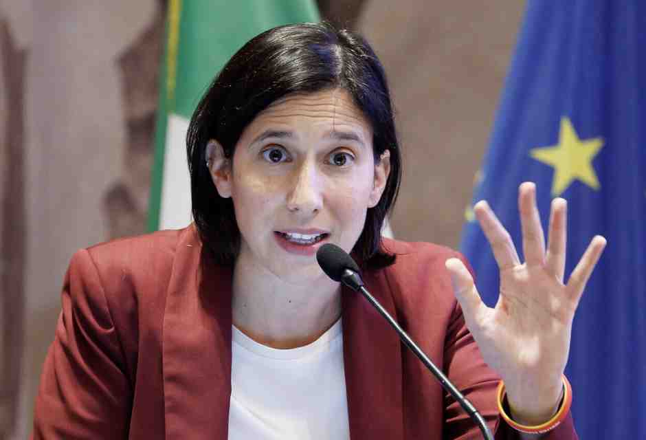 Schlein e la ghigliottina: la deroga dei tre mandati è il vero spavento dei Pd