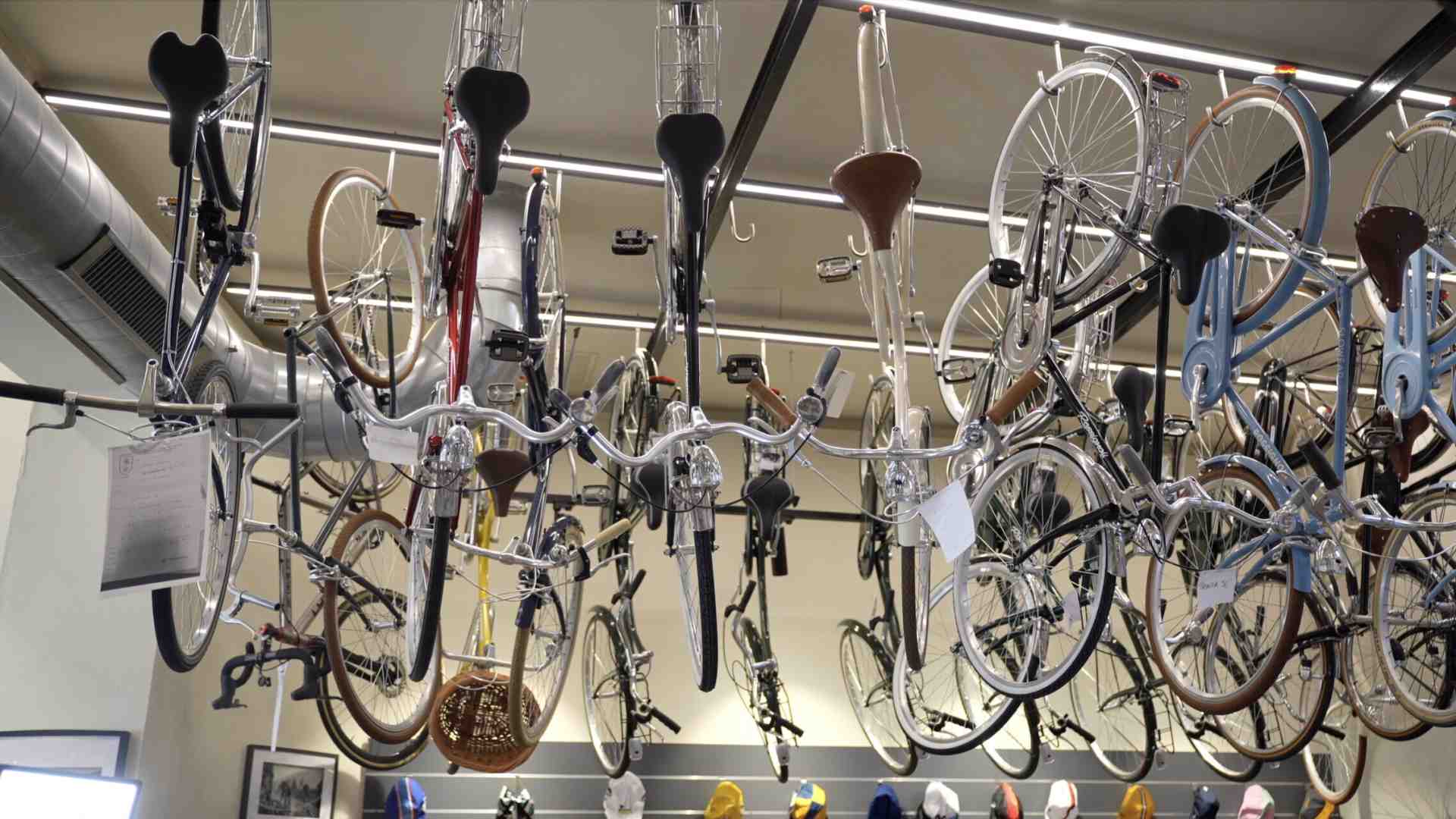 Immagine di Ma dove vai, Milano in bicicletta. Tre voci dalla città delle due ruote