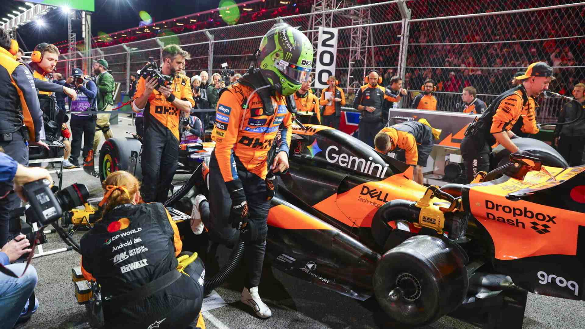 Immagine di McLaren travolta dalle squalifiche. Si riapre il mondiale piloti