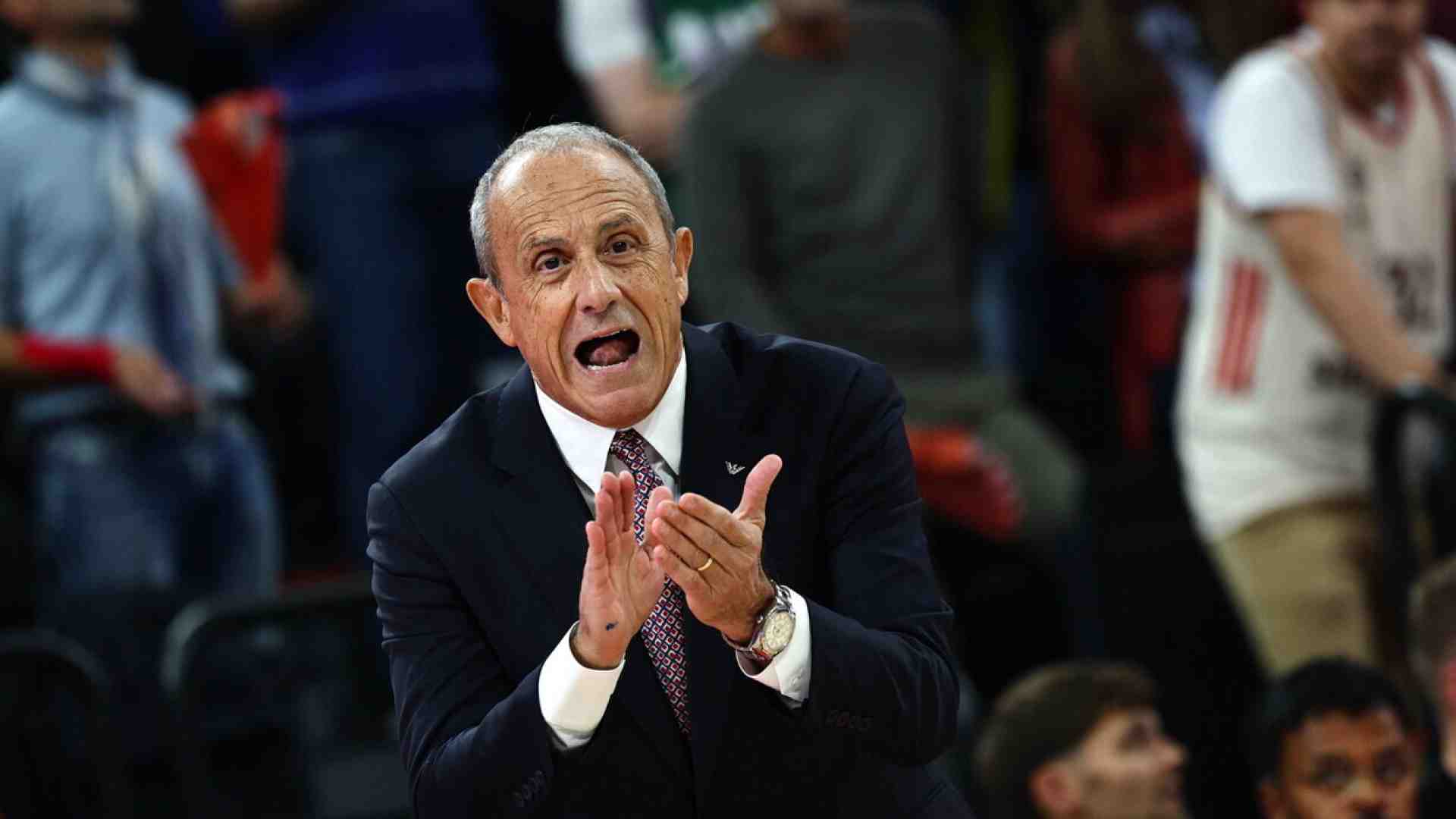 Immagine di Ettore Messina si è dimesso. L'Olimpia Milano cerca di rianimarsi con Peppe Poeta in panchina