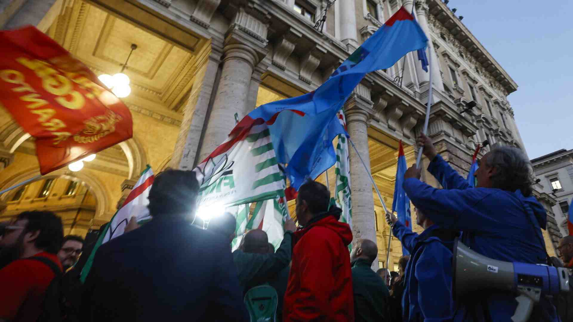 Immagine di I ritardi dei sindacati e il crollo dei salari reali in Italia