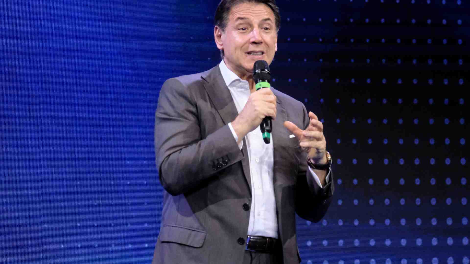 Immagine di Conte sul duello Meloni-Schlein ad Atreju: "A me dissero no, ora scelgano loro se cambiare format"