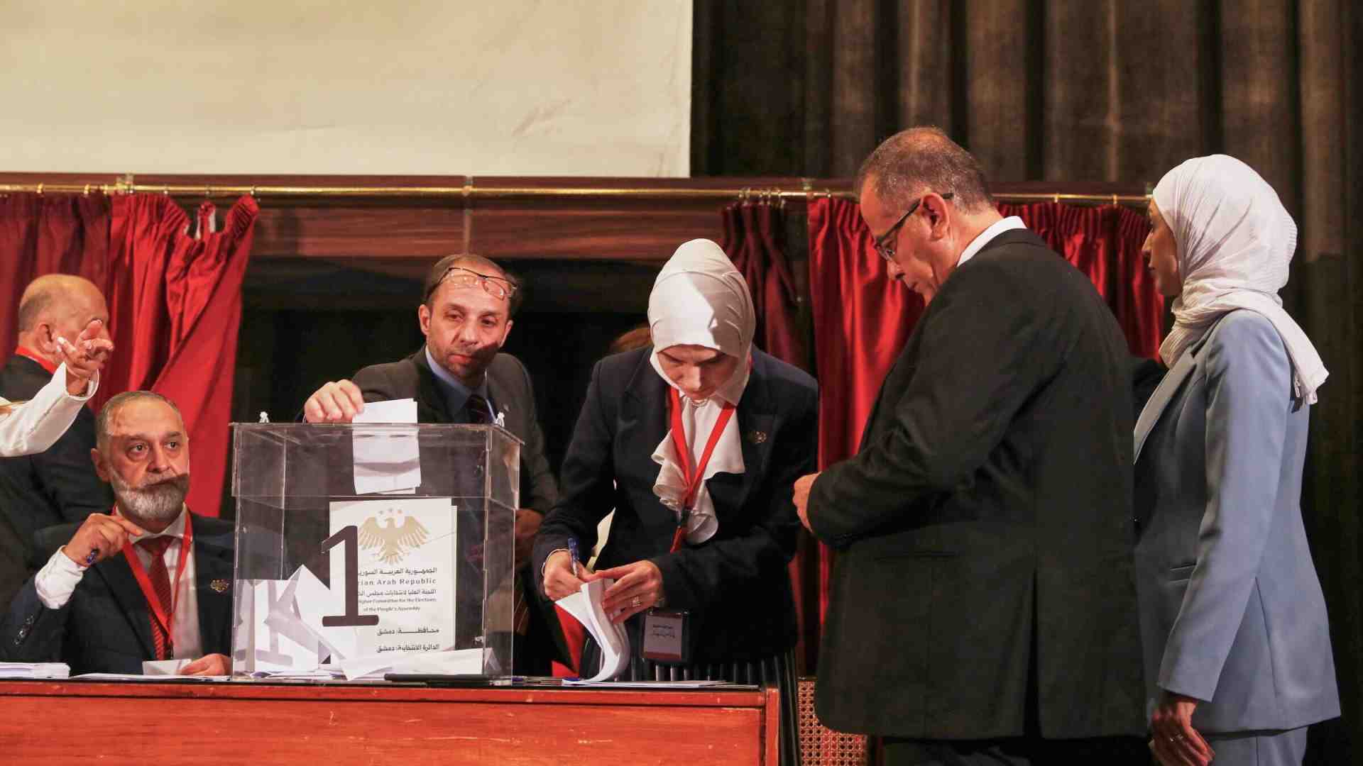 Immagine di Manifestazioni pacifiche pro e contro il governo. Mai visto nulla di simile in Siria