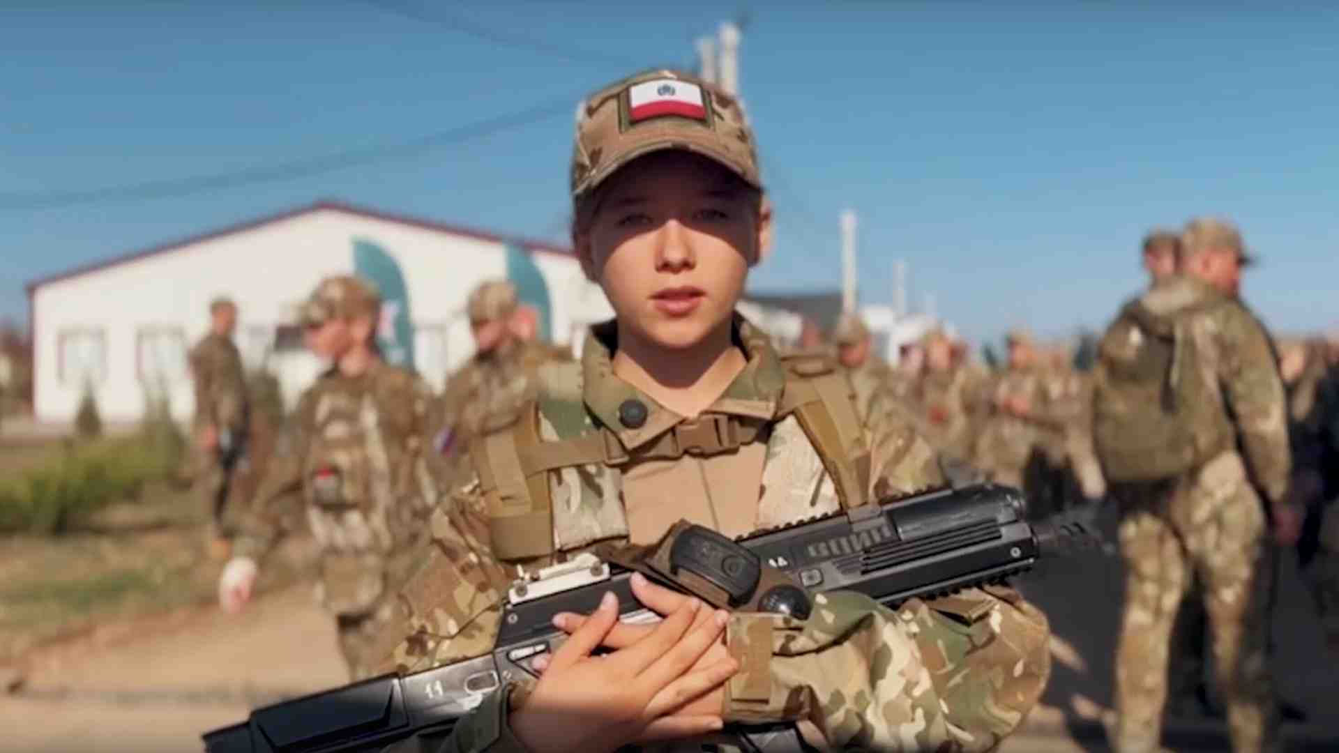 Immagine di Così la Croce Rossa si presta alla propaganda del Cremlino nei territori ucraini occupati